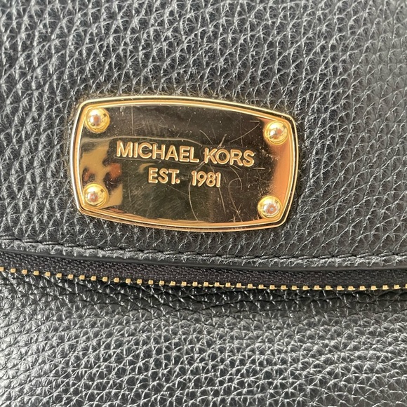 💯% Authentic Michael Kors crossbody - Picture 3 of 13
